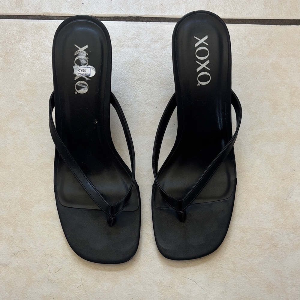XOXO Sleek Black Women's Sandals
